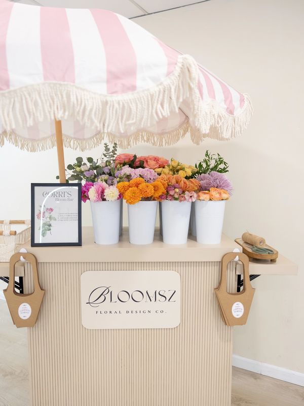 Our photo-worthy signature flower cart is fully collapsible and easy to transport to any venue ✨