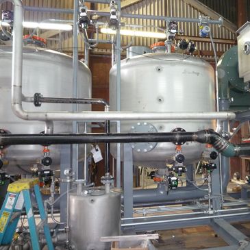 Recovery of organic solvents using steam regenerable carbon