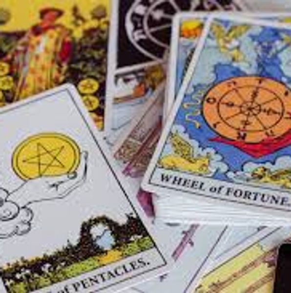 tarot advisor - Kirstie uses her cards to help guide you through life's challenges and obstacles 