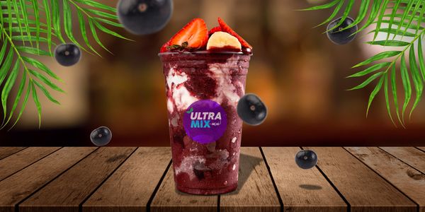 A cup of açaí on a wooden table.