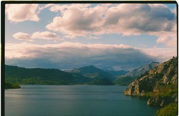 Ren Rox, 35mm landscape photography, shot on film, Kodak Portrait, Kodak Ektar. León, Spain 