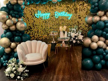 Shimmer wall
Balloons
Balloon garland