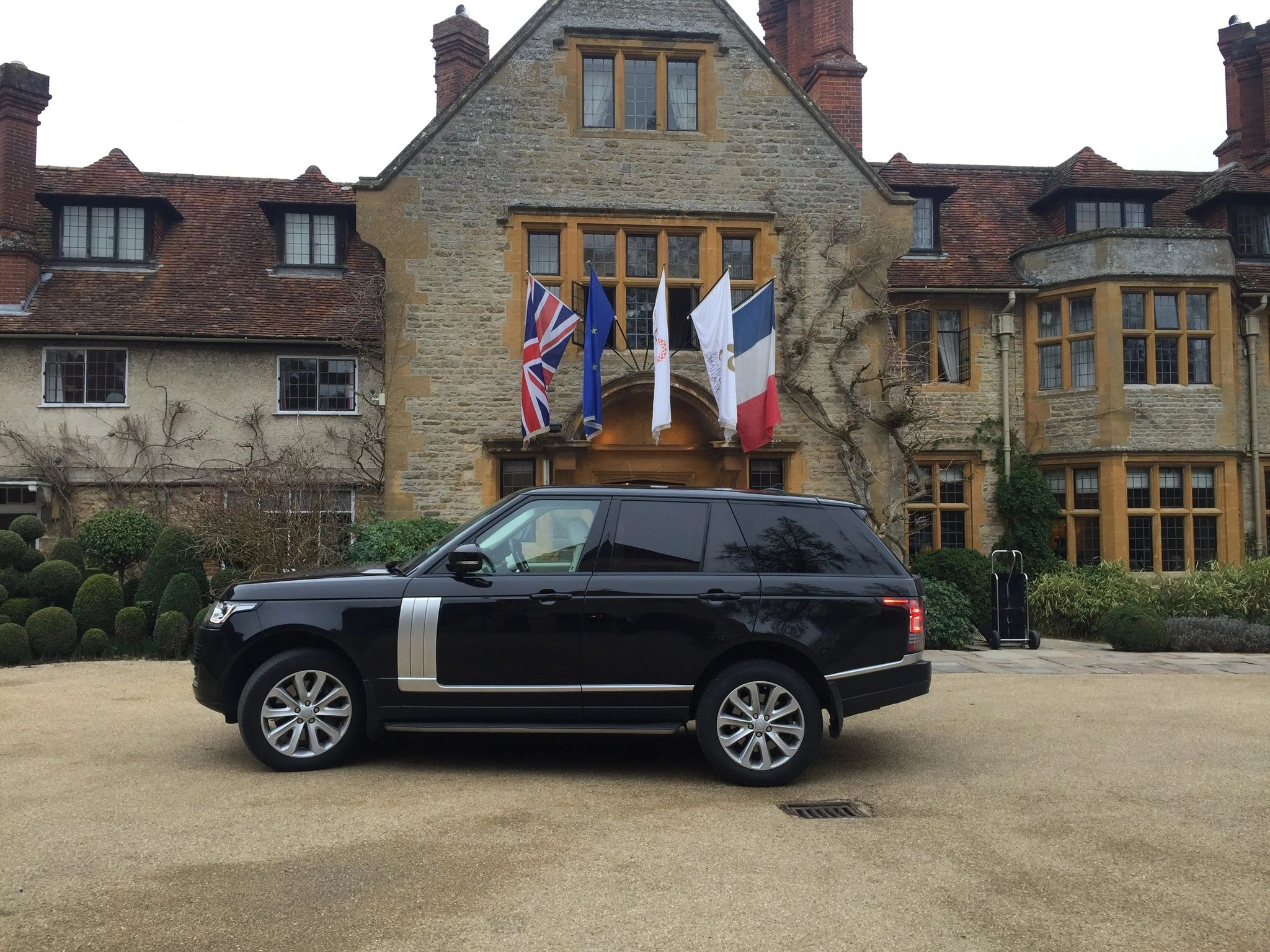 airport transfer Hockley Essex executive Chauffeur Heathrow airport Gatwick airport stansted airport