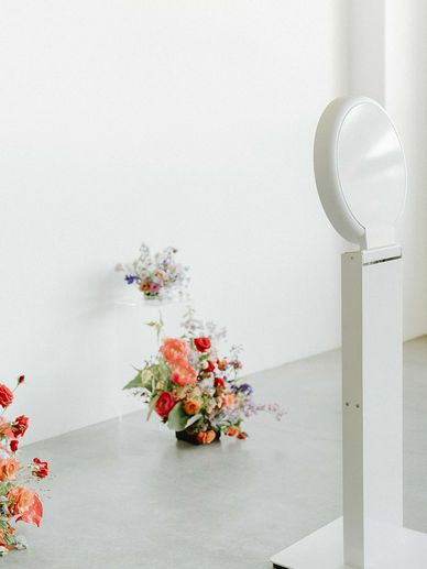 selfie photo booth, elegant.