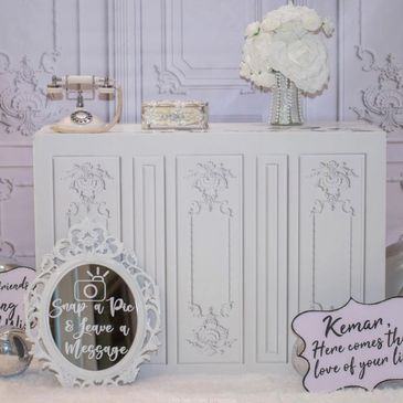 Welcome table with a vintage touch