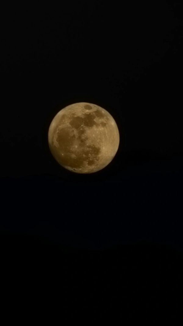 superluna azul capturada desde un mirador en colombia 2024