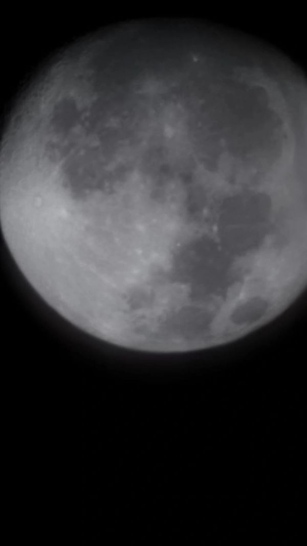 superluna iluminando el cielo nocturno de Colombia en agosto 2024