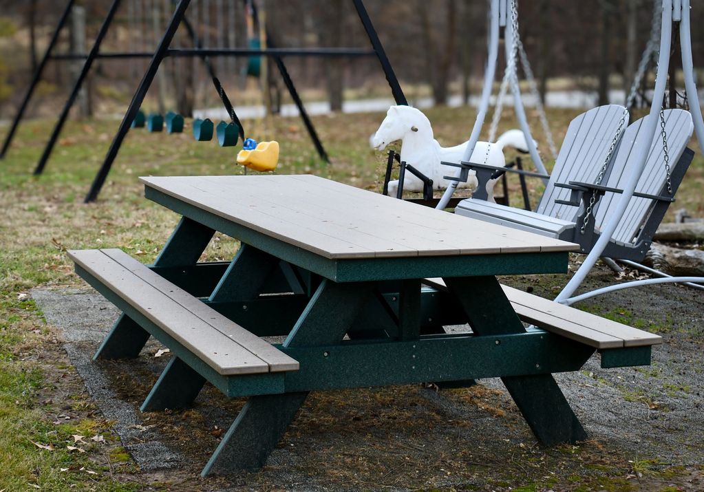 Traditional poly picnic table in green and barn board finish