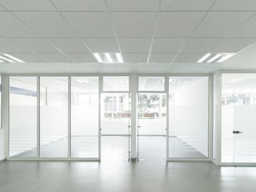 Ventana de PVC fija blanca