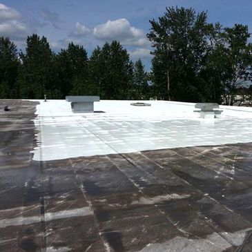 Commercial roof pressure washing