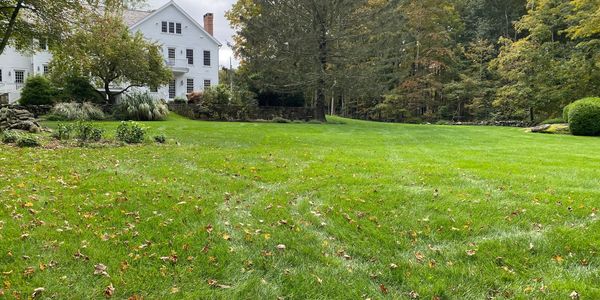 Fall lawn care fertilizer in Easton, Connecticut 
