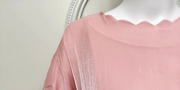 Pink abaya with unique neckline 