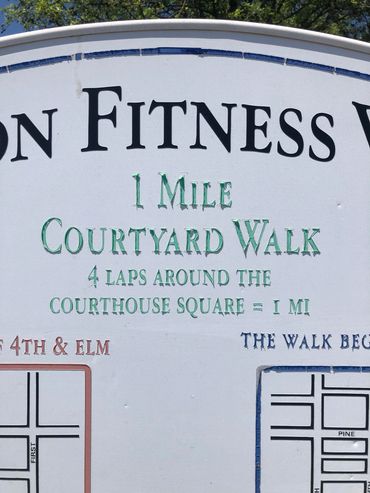 Sign for a 1-mile Courtyard Walk around Courthouse Square.