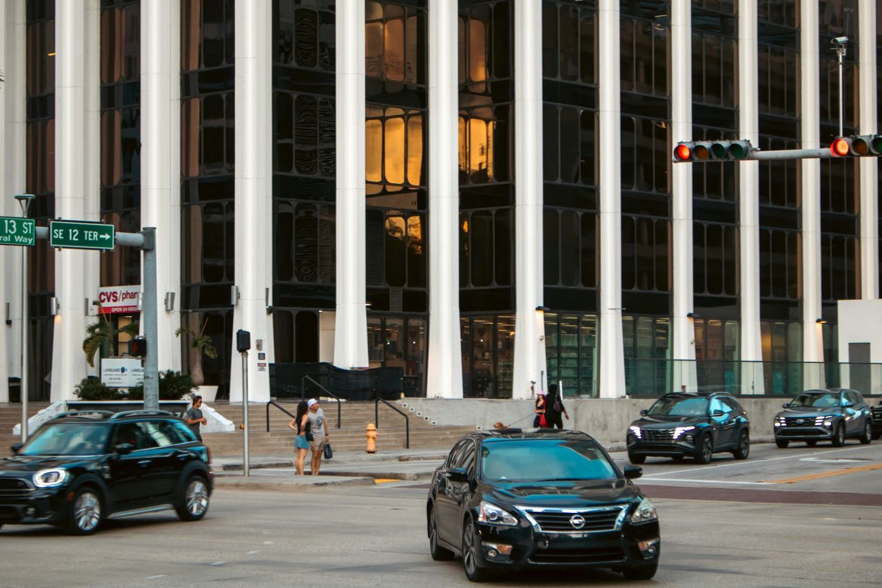 a car turning without using turn signals not working