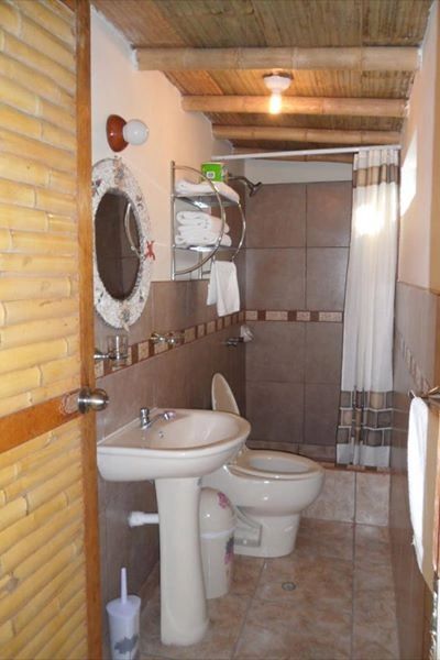 Bungalow Aloha — baño privado