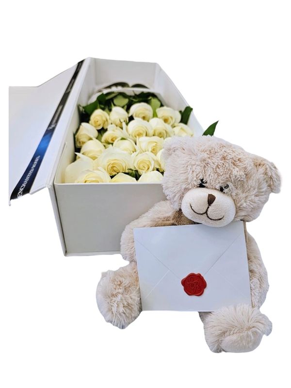 Personalised custom gift box. Fresh cut roses. 