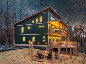 A SUMMIT TO REMEMBER 
- Over 3,000 sq. ft. of thoughtfully designed space across three levels. 4/3.5