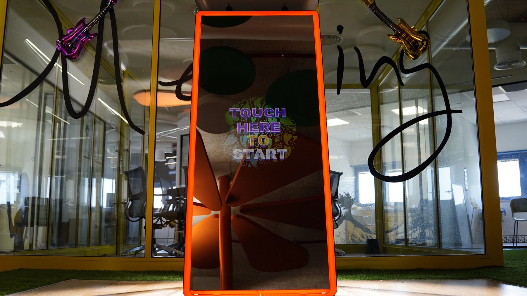 Professional magic mirror photo booth 
