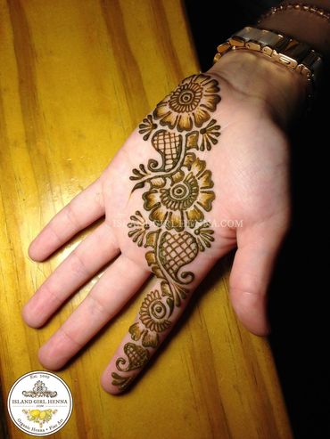 Arabic floral henna design 