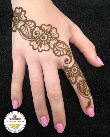 Simple Arabic fusion henna design (5 minutes).