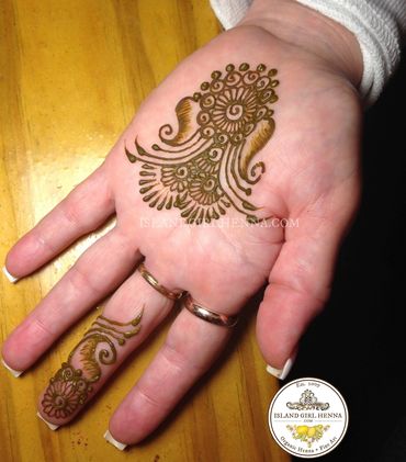 Simple Arabic henna design