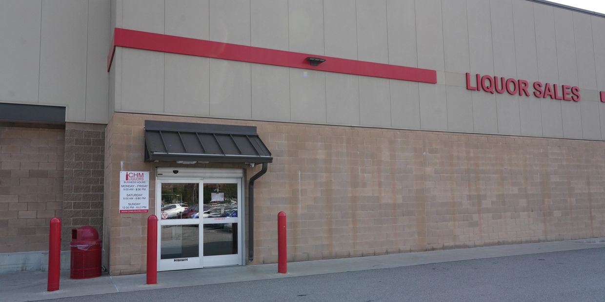 Exterior view of CHM Liquors, looking at store entrance.