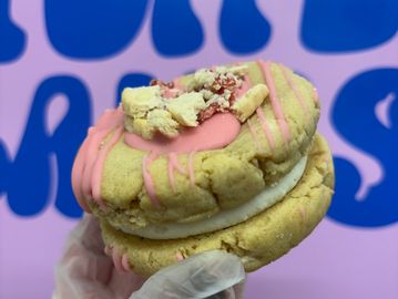 Jammy Dodger whoopie cookie with white chocolate & raspberry jam.