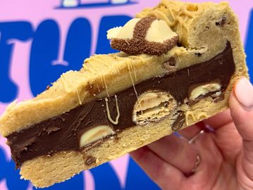 Kinder Bueno inspired cookie pie with Nutella & Caramilk.