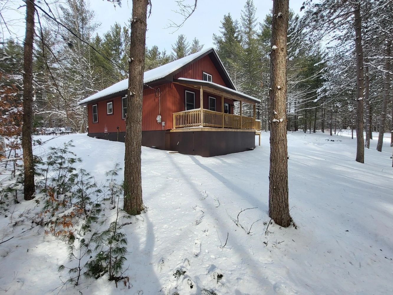 A outsite view of cabin in the Adirondacks