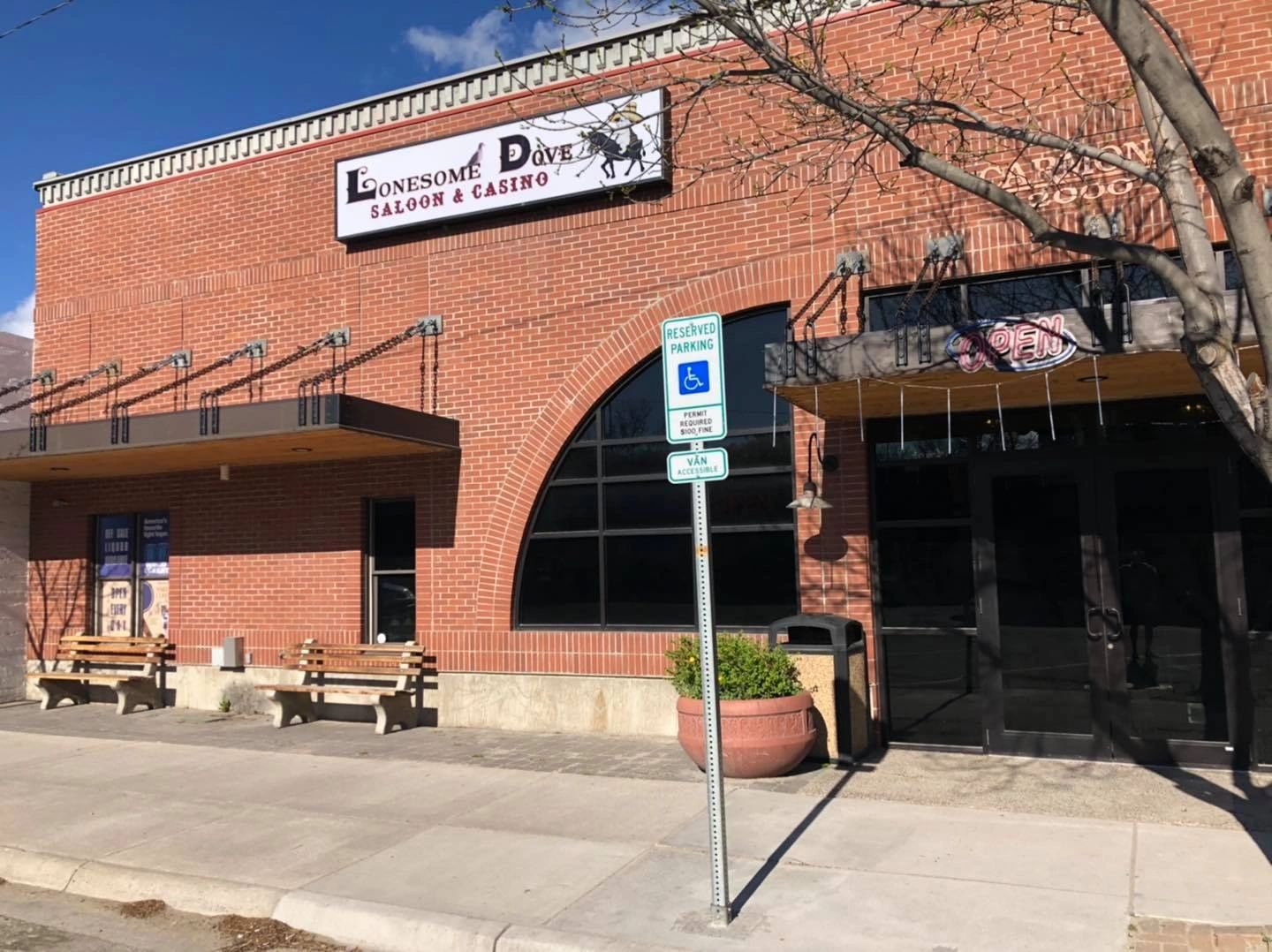 Lonesome Dove Saloon Sports Bar, Sports Bar, Casino