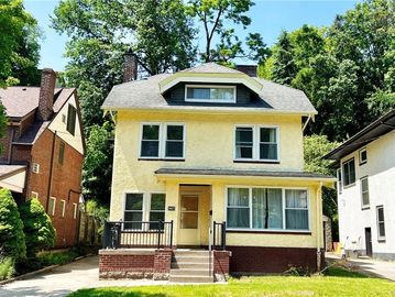 5427 Bartlett Street in Squirrel Hill, PA.