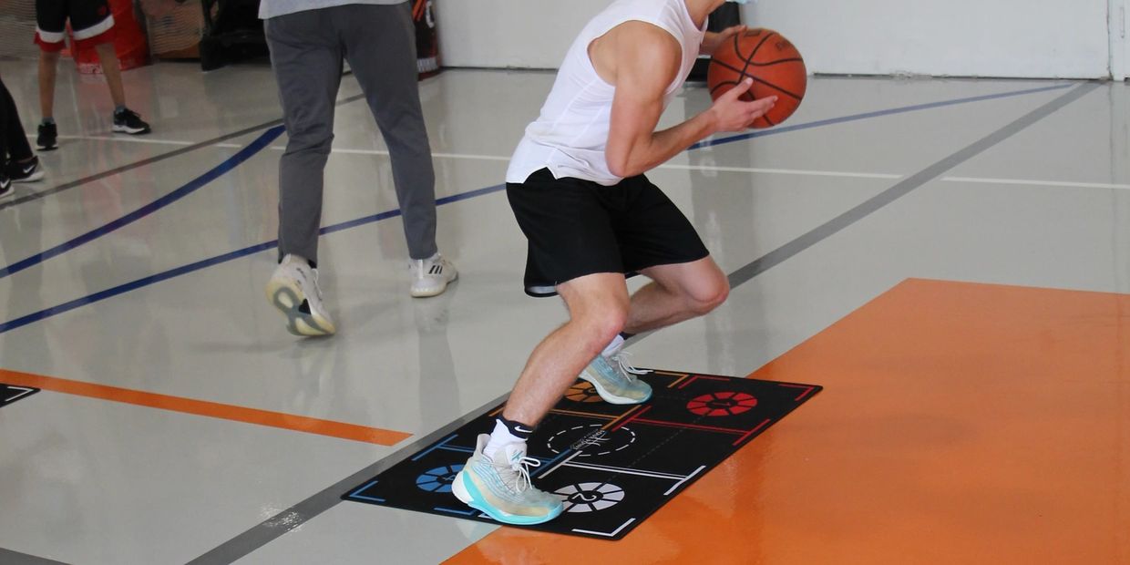 Nach oben Kontakt Auf dem Boden basketball dribbling mat Hektar Metzger