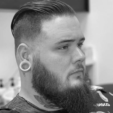 Paris barbershop men’s haircut and beard trim