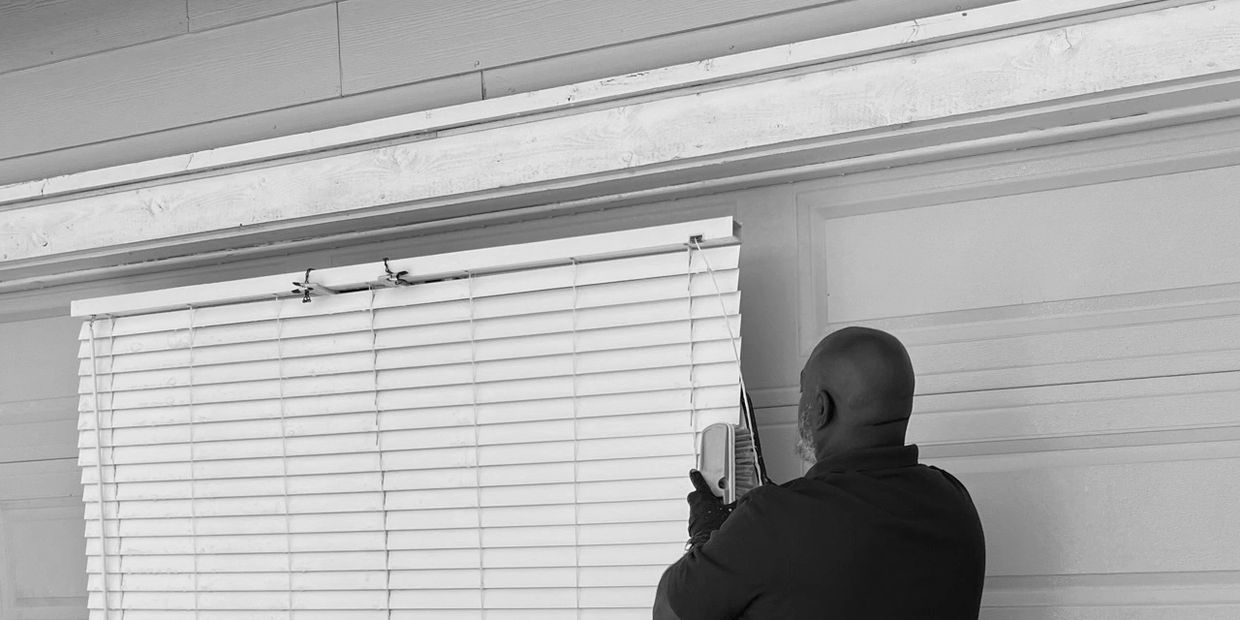 Mobile blind cleaning