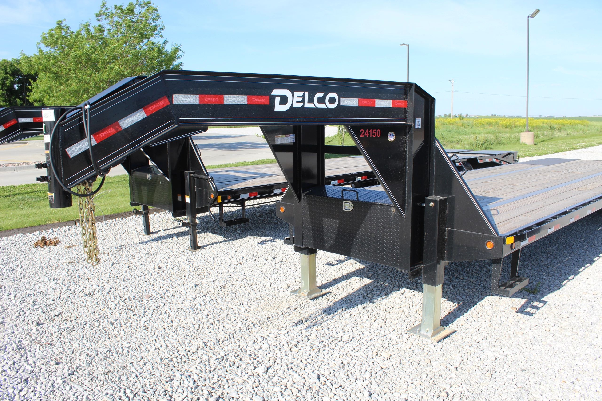 36' LoPro flatbed with hydraulic beavertail and jacks.  Heavy duty, convenient and efficient loading