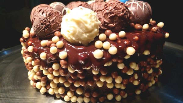 #chocolatecake #cake #chocolate #chocolatetruffles #truffles #chocolateganache #ganache #brownies
