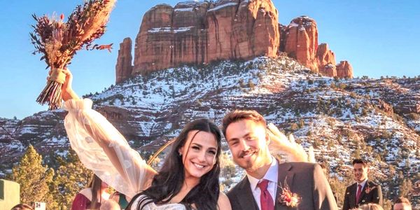 Sedona elope with Cathedral Rock as your backdrop