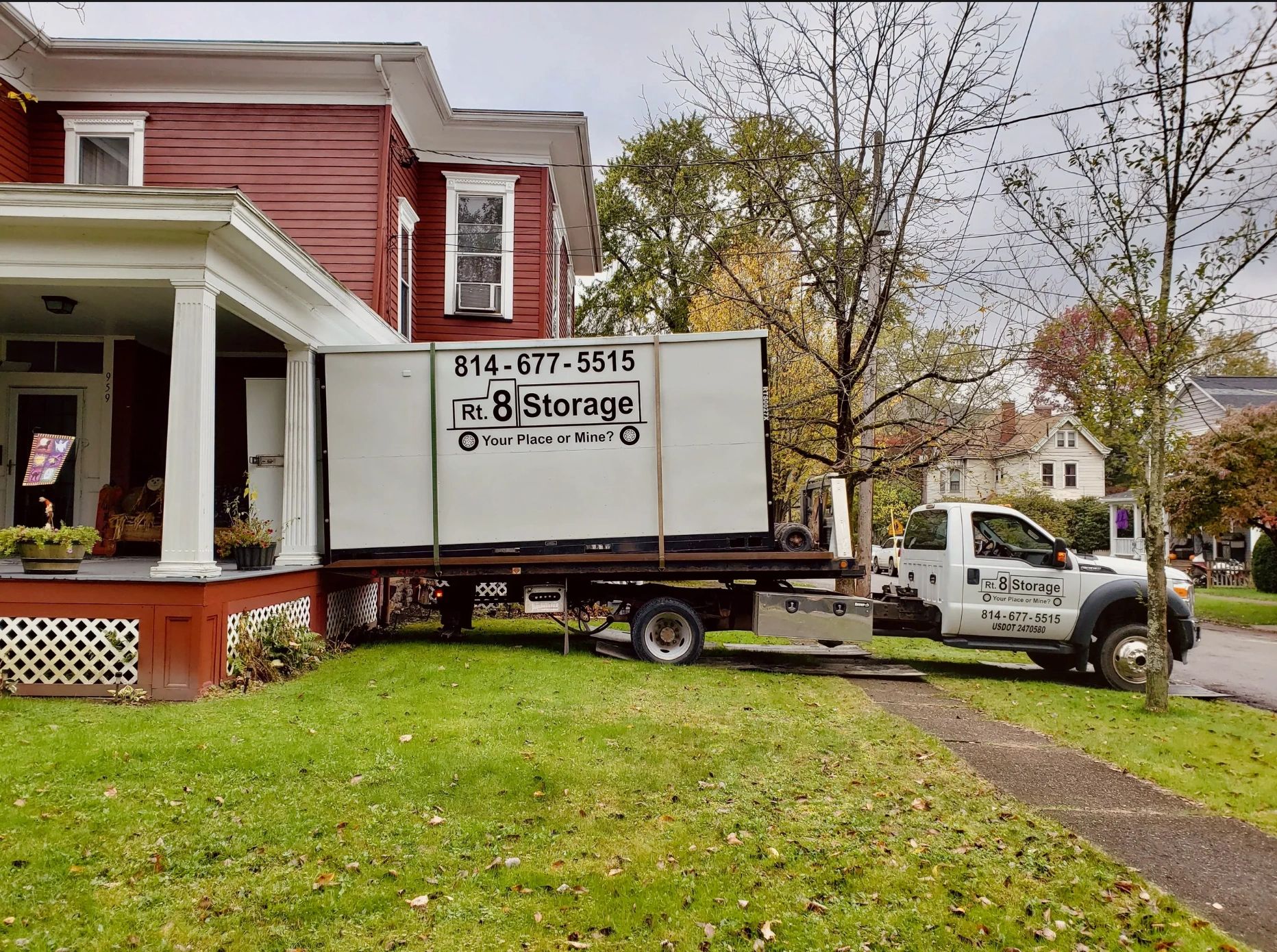 Rt8 Storage's pod business truck making a delivery