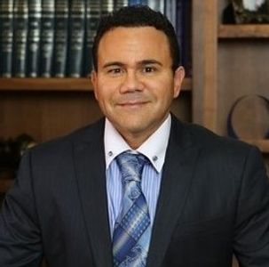 Walter Rivera abogado de la gente attorney radio wattel york accident lawyer arizona phoenix spanish
