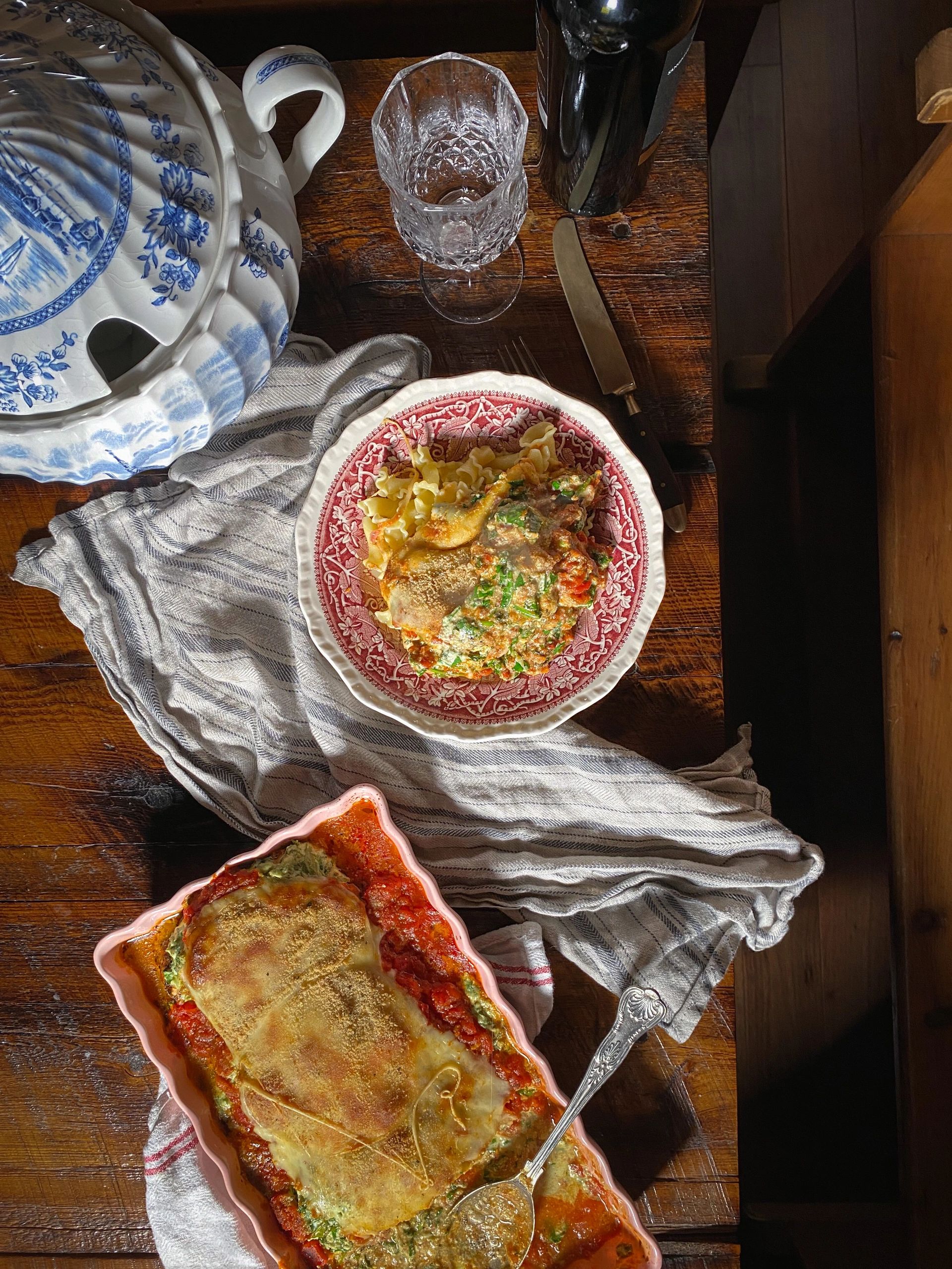 Poitrines de poulet à la ricotta, épinards & sauce tomate