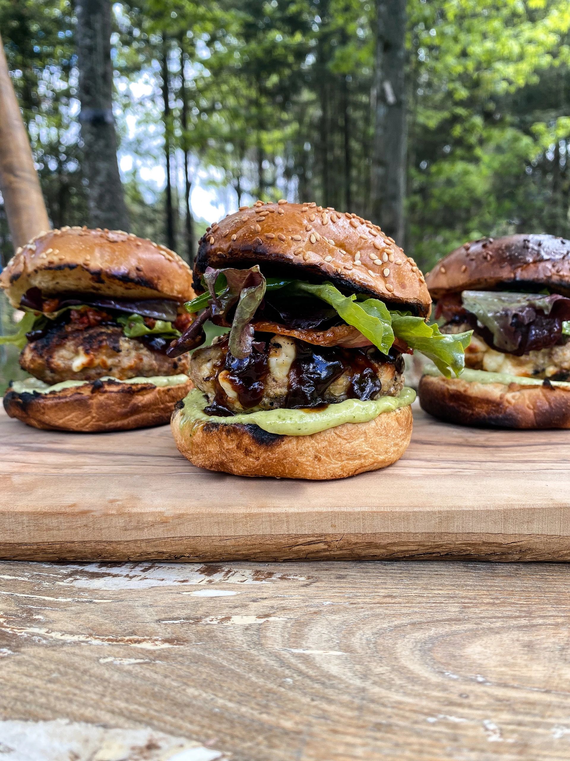 Burger de veau au fromage en grain et échalotes françaises
