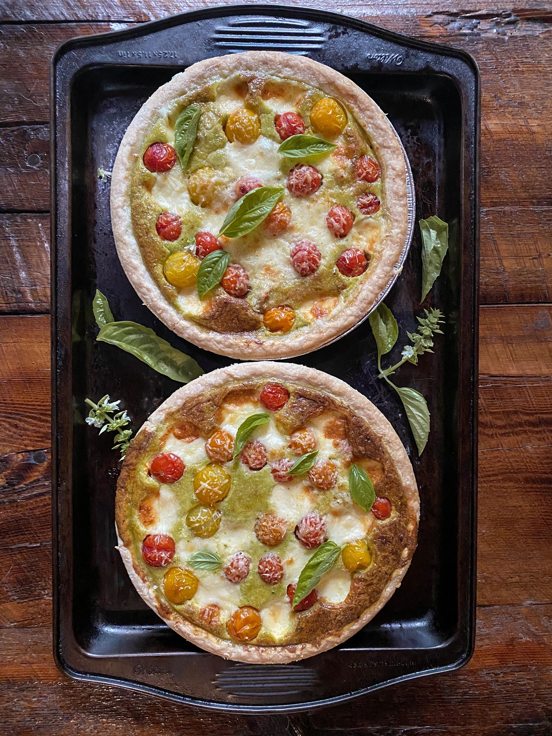 Quiche au pesto, tomates, bocconcini et poulet