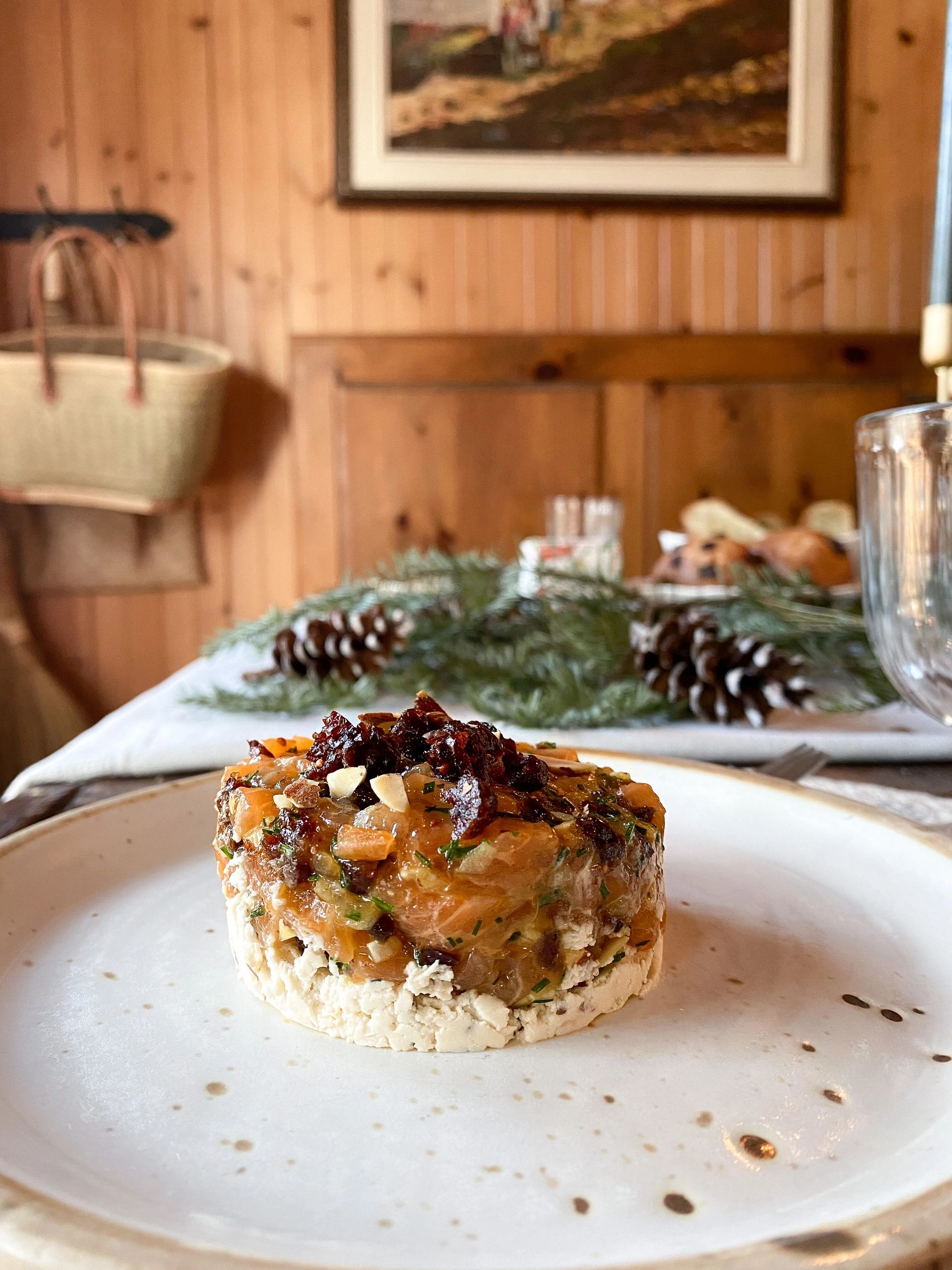 Tartare de saumon canneberges, amandes et Boursin