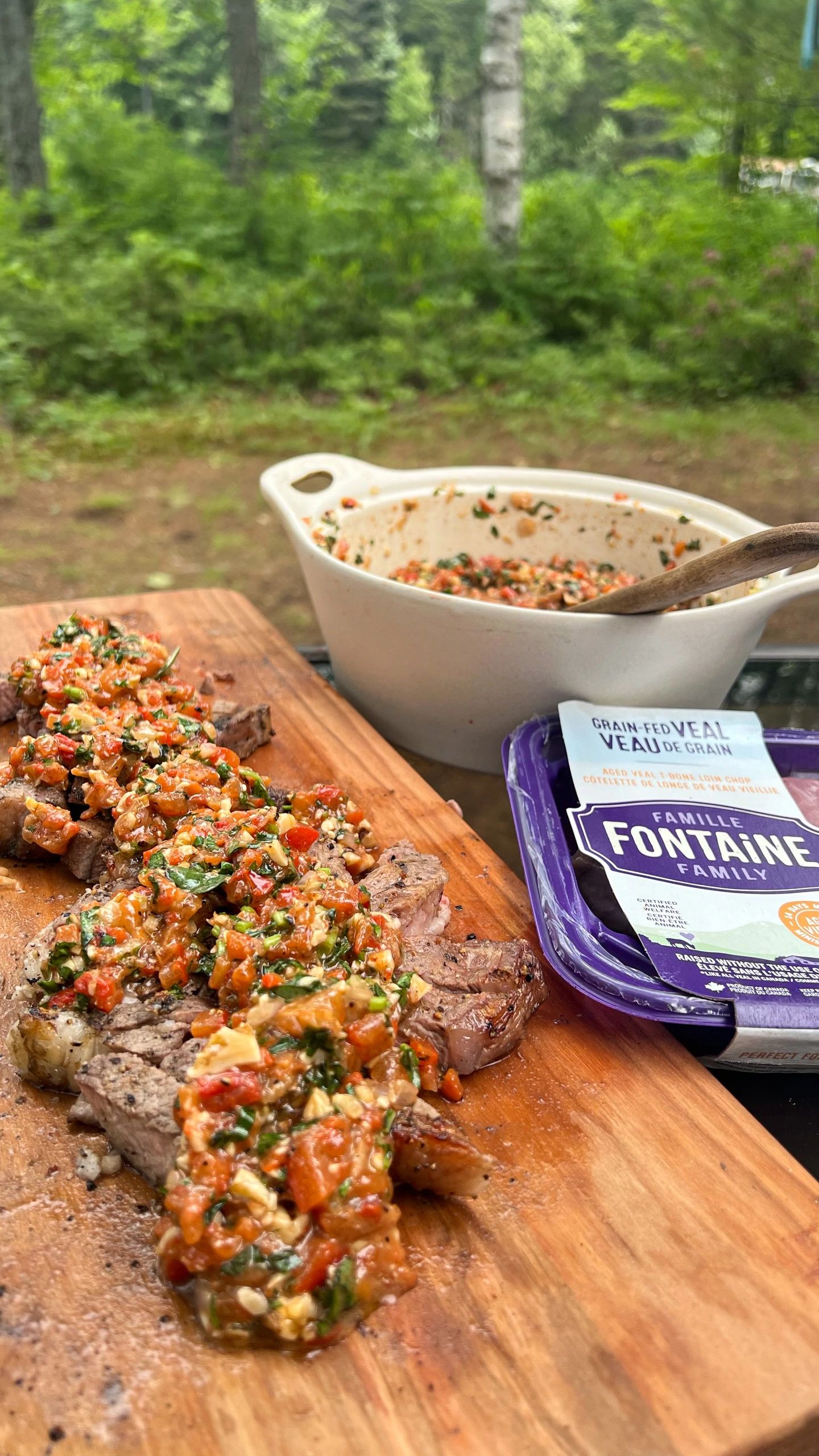 Côtelettes de veau, pesto aux poivrons grillés