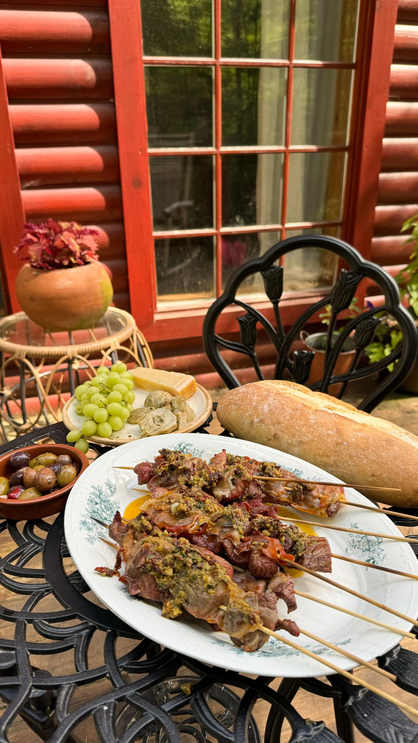 Brochettes de veau et pesto de tomates séchées