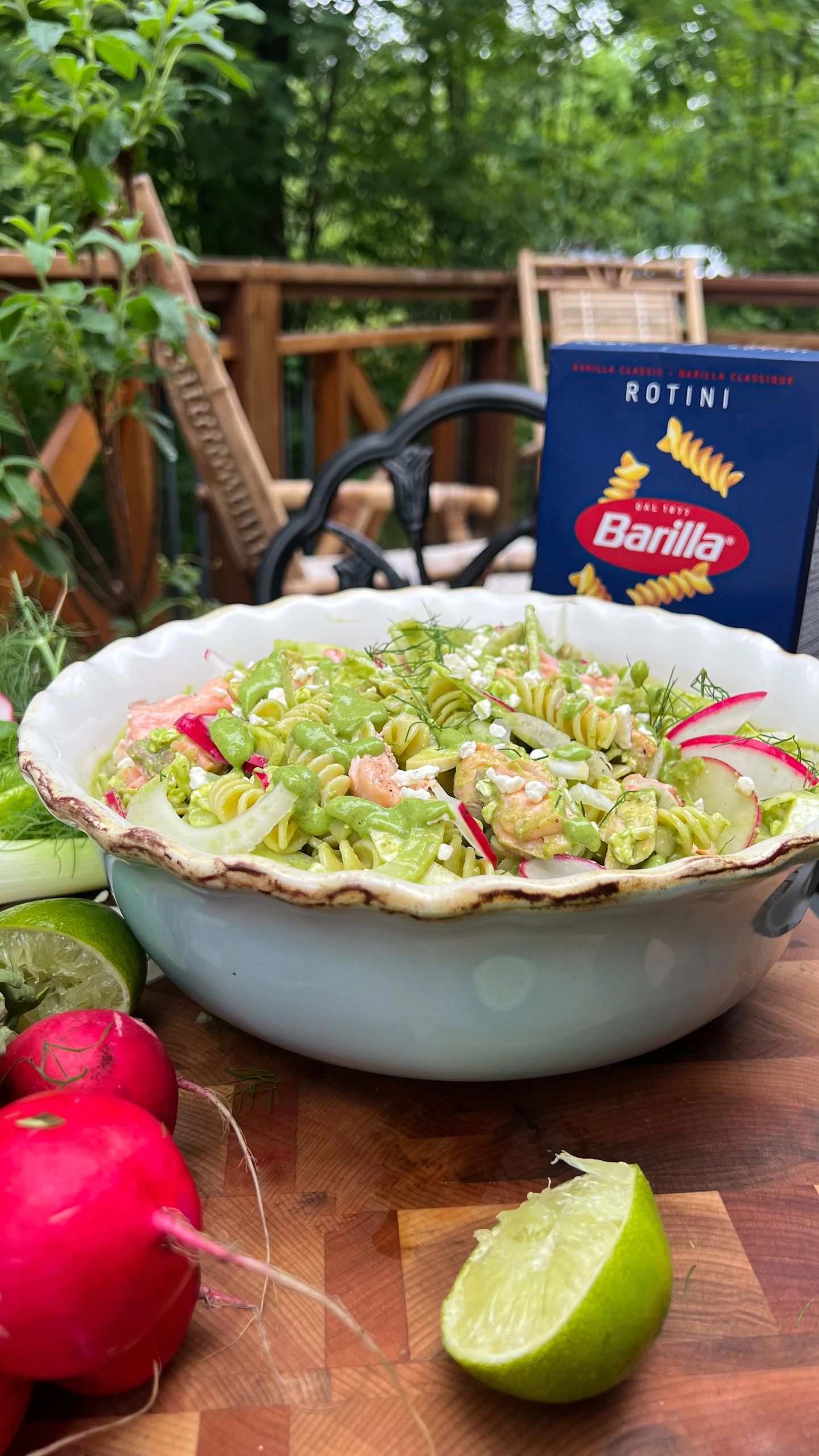 Salade de Rotini saumon, fenouil, sauce déesse verte