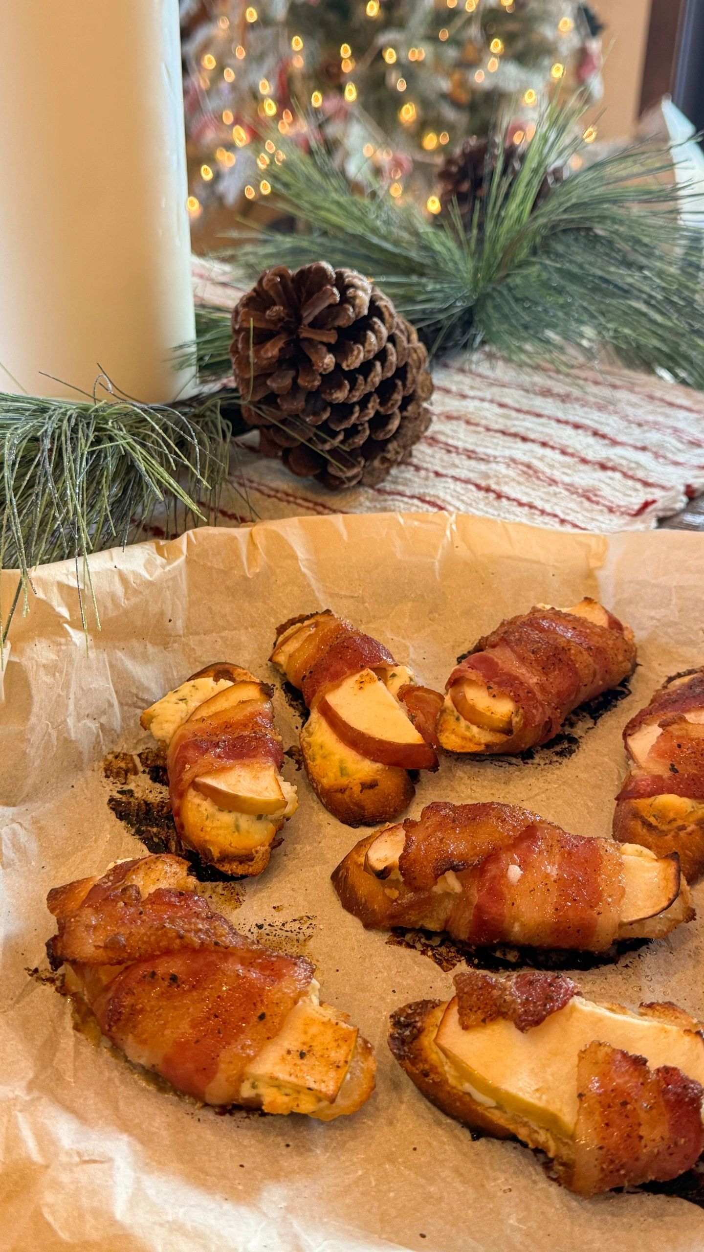 Canapé à la pomme, fromage à tartiner et bacon