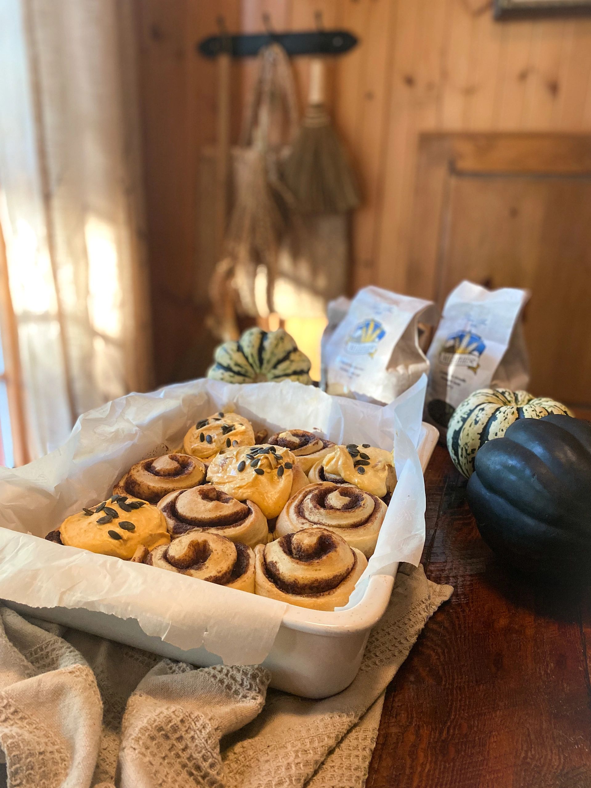 Brioches épices d’automne & glaçage à la citrouille