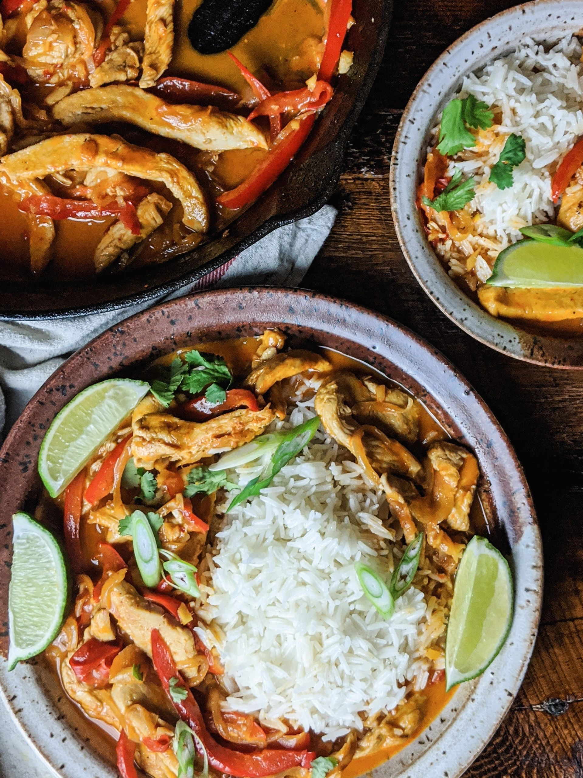 Curry rouge thaï au poulet et riz