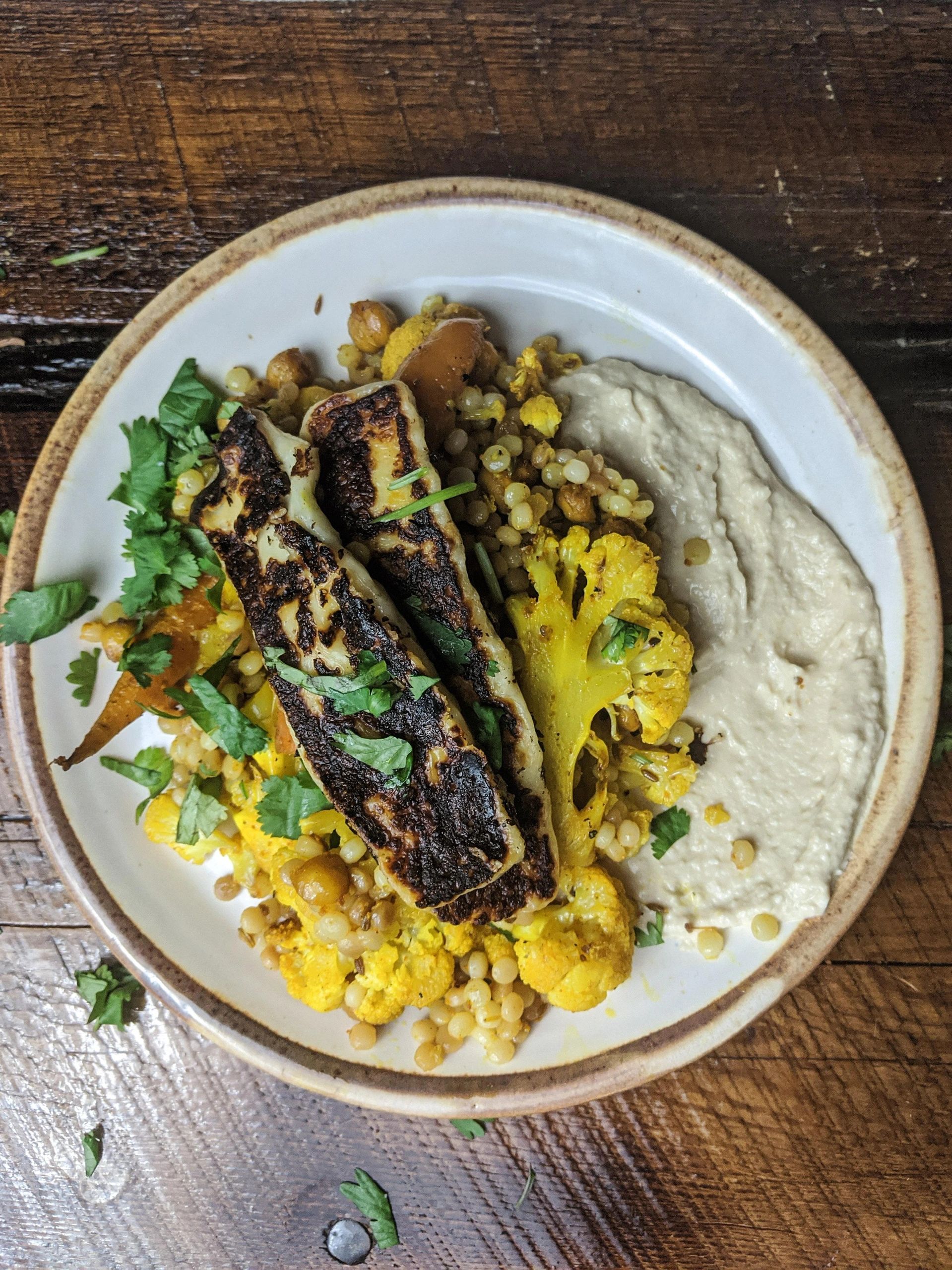 Couscous israélien carottes, chou-fleur & pois chiches rôtis